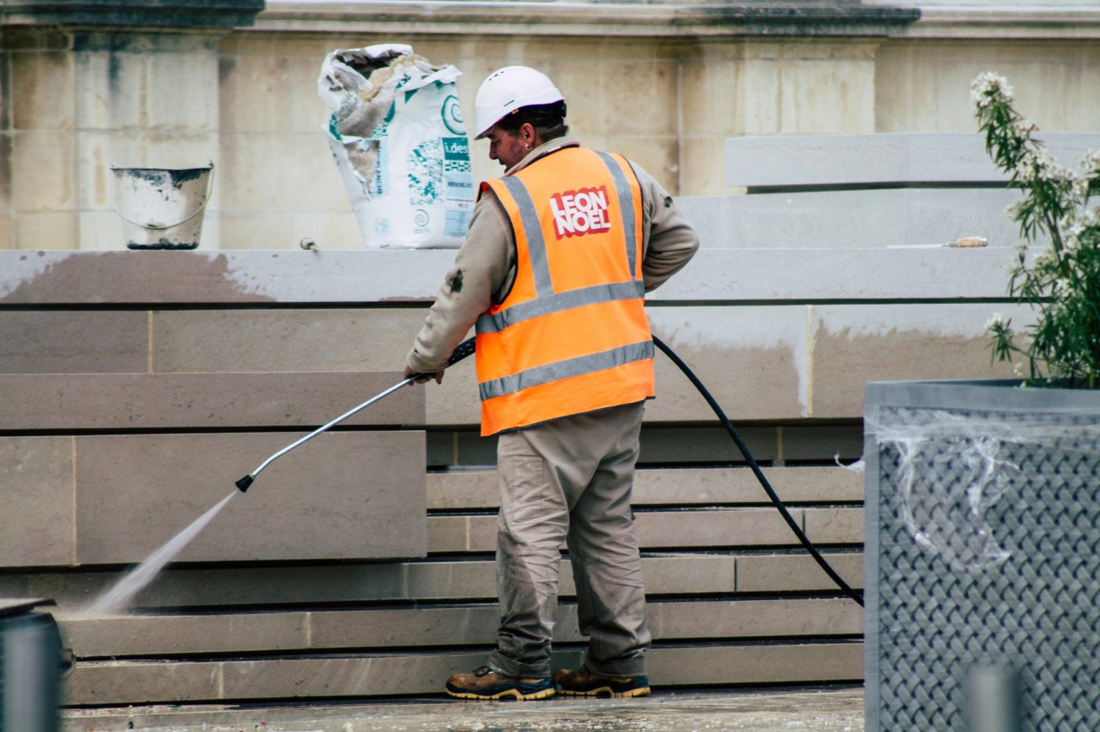 Kako lahko čiščenje fasade povrne hiši svež videz